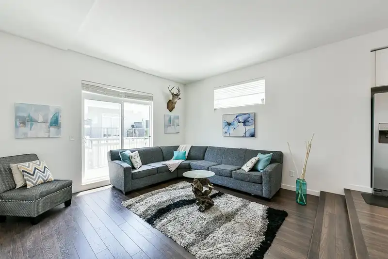 51 8130 136A STREET - photo 2 of 24