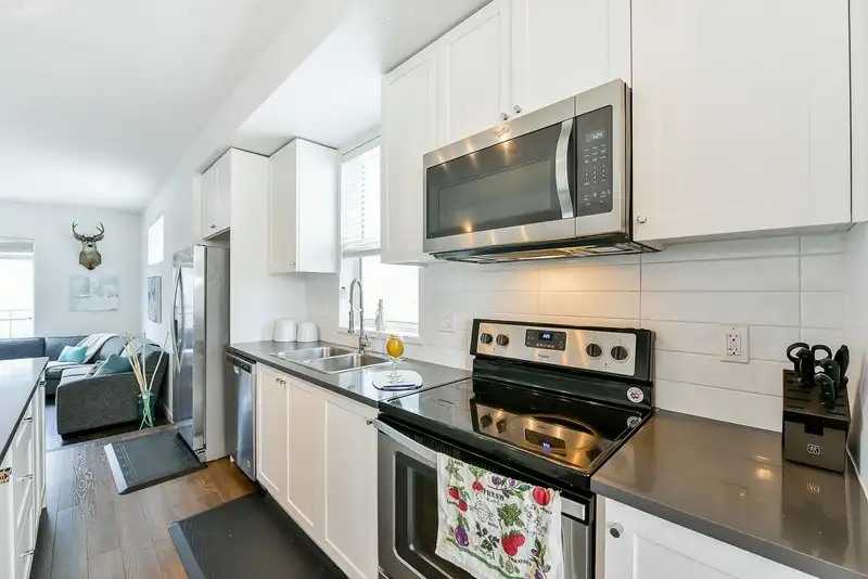 51 8130 136A STREET - photo 4 of 24