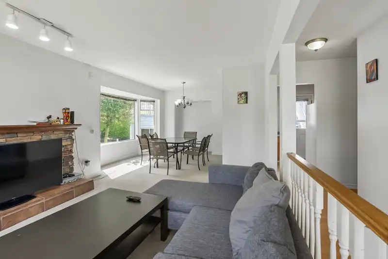 12522 GROVE CRESCENT - photo 3 of 39