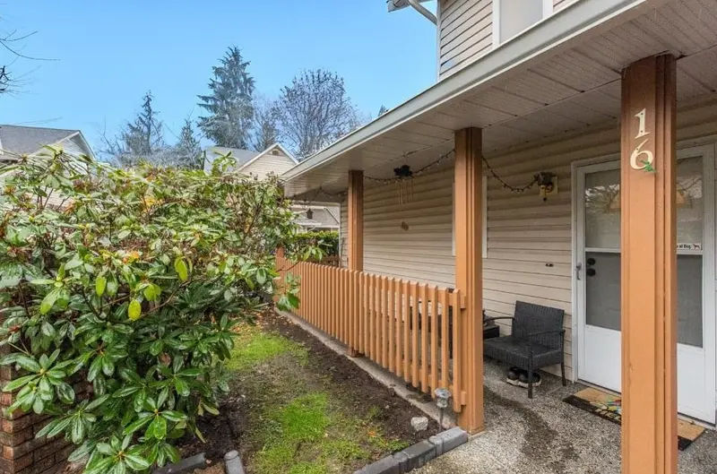 16 20699 120B AVENUE - photo 2 of 25