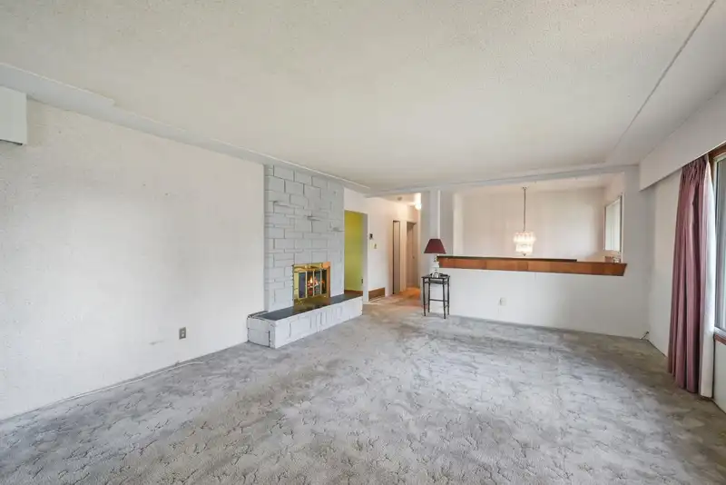 19150 61A AVENUE - photo 3 of 29