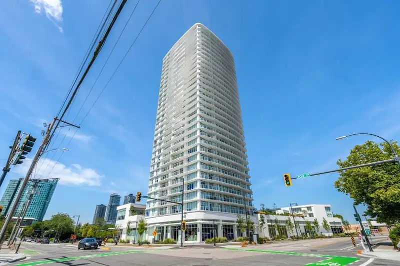 906 13685 102 AVENUE - photo 1 of 26