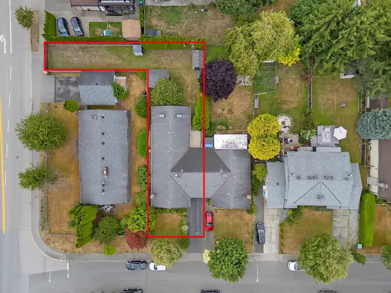 17213 59A AVENUE - photo 3 of 25