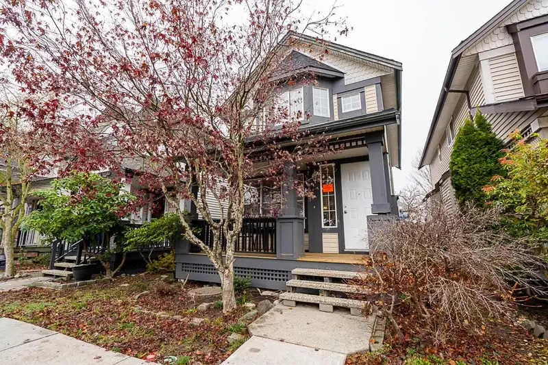 18533 67A AVENUE - photo 3 of 40