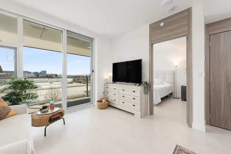 402 8611 HAZELBRIDGE WAY - photo 3 of 25