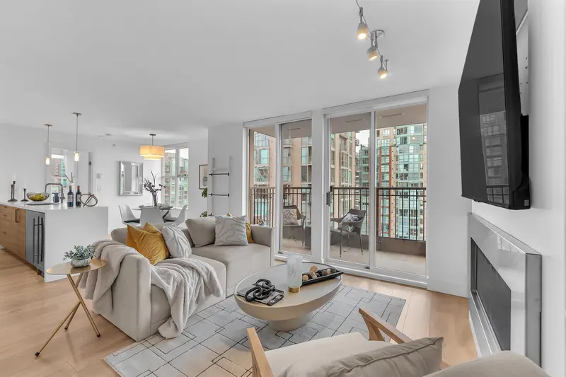 2504 969 RICHARDS STREET - photo 4 of 25