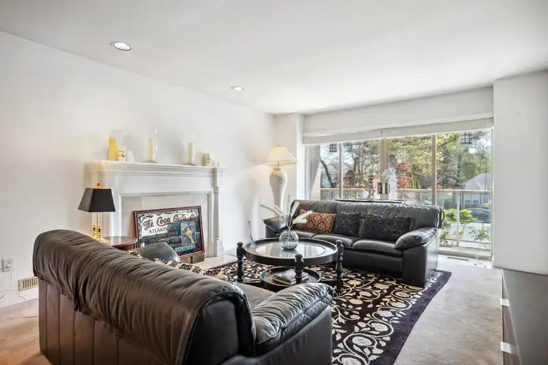 9477 164 STREET - photo 4 of 35