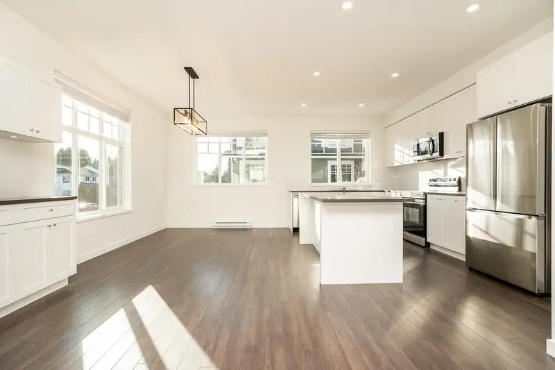 59 15487 99A AVENUE - photo 2 of 39