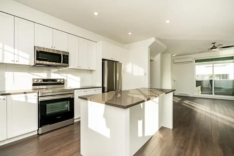 59 15487 99A AVENUE - photo 3 of 39