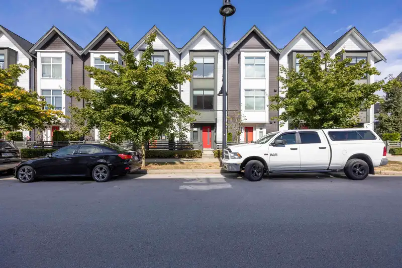 89 17555 57A AVENUE - photo 1 of 26