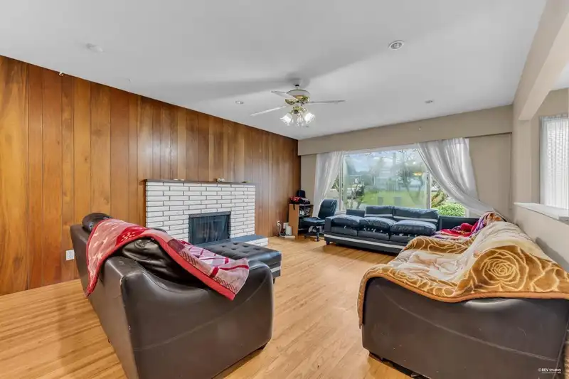 12521 GROVE CRESCENT - photo 4 of 23
