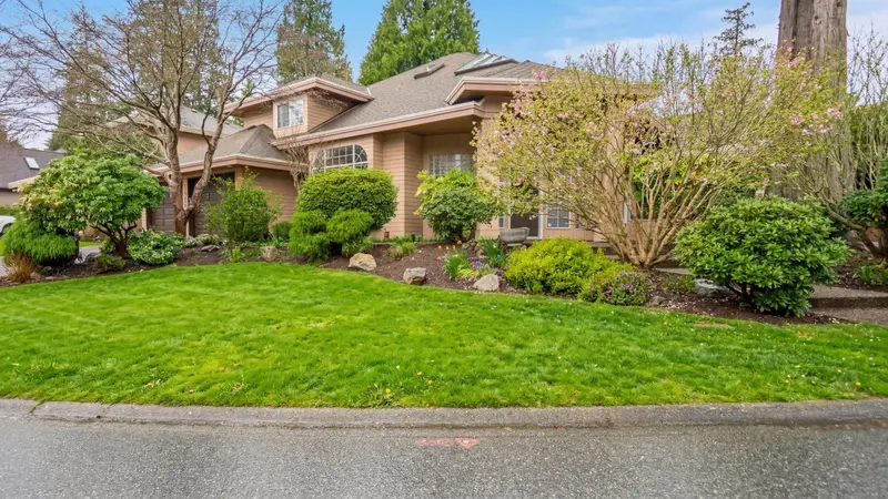 1264 PACIFIC DRIVE - photo 3 of 25