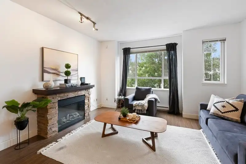 54 7088 191 STREET - photo 2 of 29