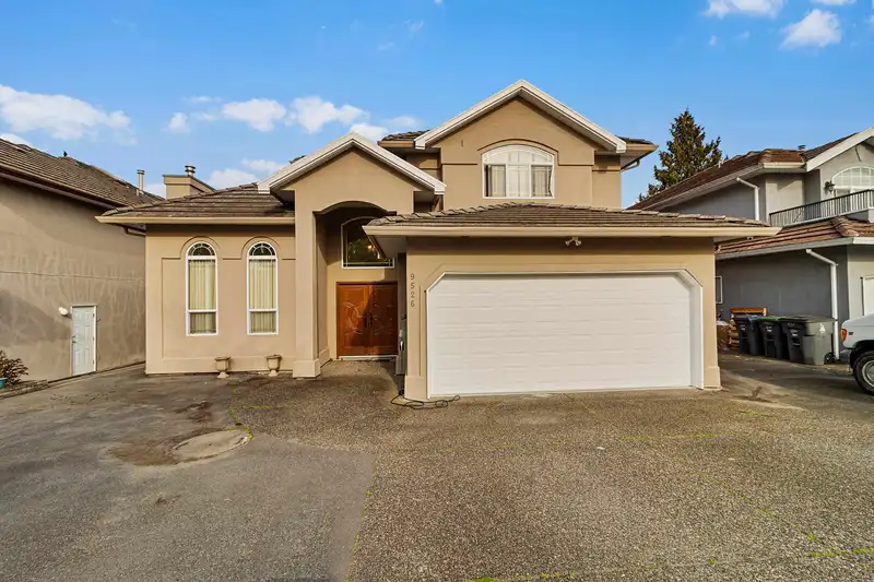 9526 124 STREET - photo 1 of 40