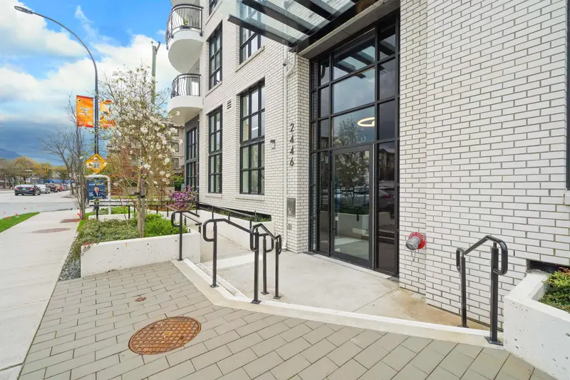 201 2446 SHAUGHNESSY STREET - photo 3 of 25