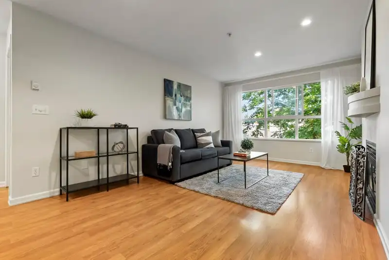 311 10188 155 STREET - photo 4 of 25