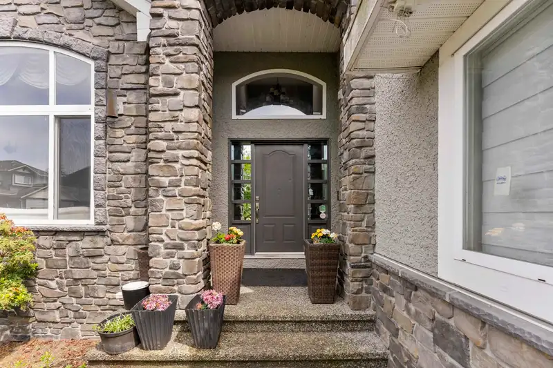 7670 150B STREET - photo 4 of 38