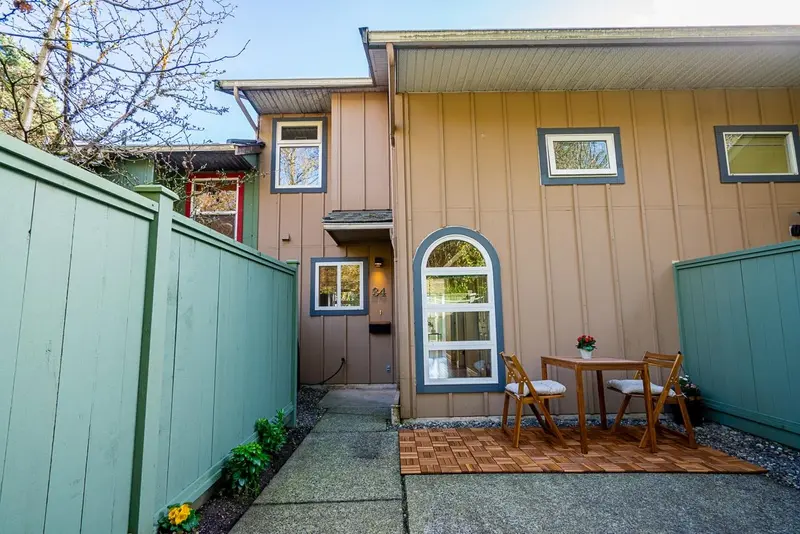 34 900 17TH STREET - photo 3 of 25