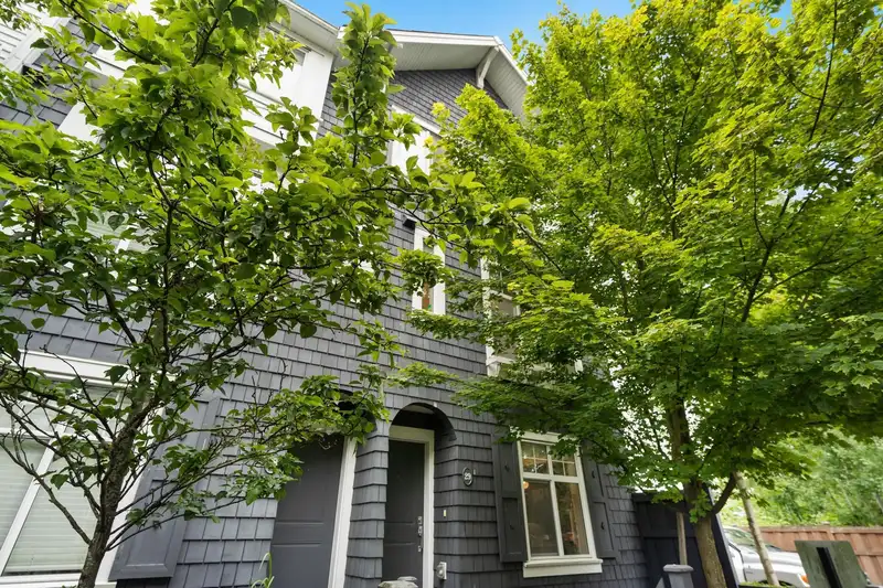29 15152 91 AVENUE - photo 3 of 39