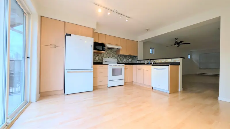 58 4401 BLAUSON BOULEVARD - photo 4 of 25