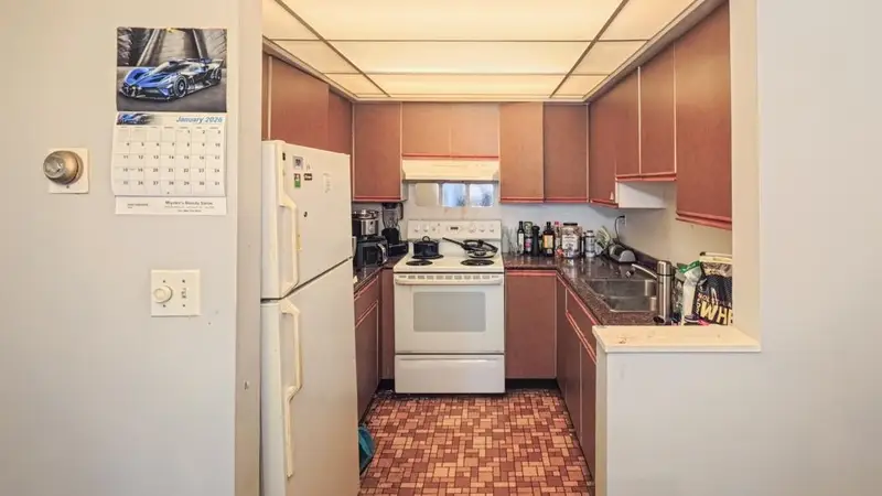 408 1476 W 10TH AVENUE - photo 3 of 25