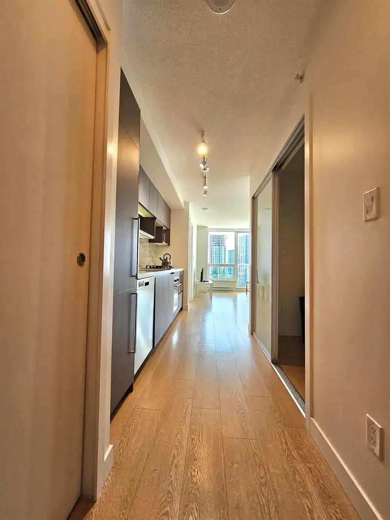 2103 13750 100 AVENUE - photo 2 of 20