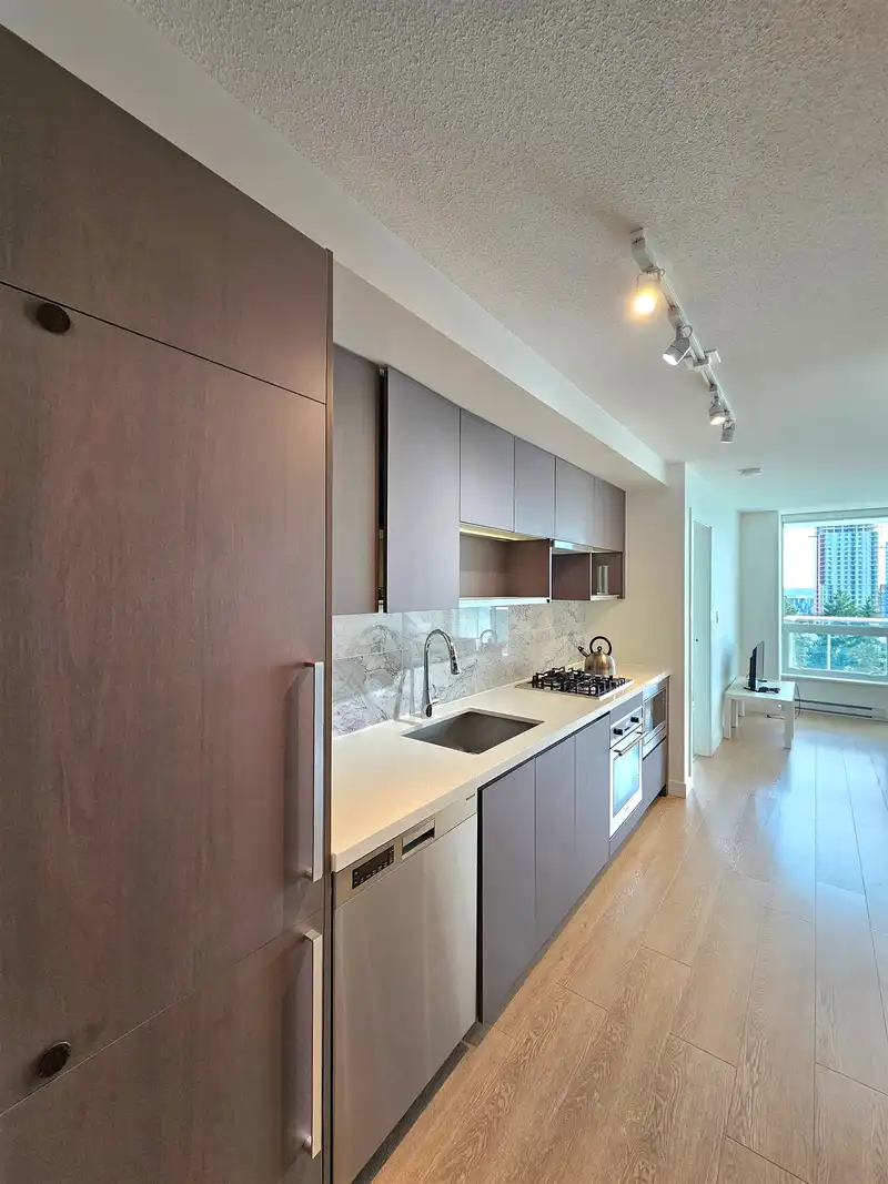 2103 13750 100 AVENUE - photo 3 of 20