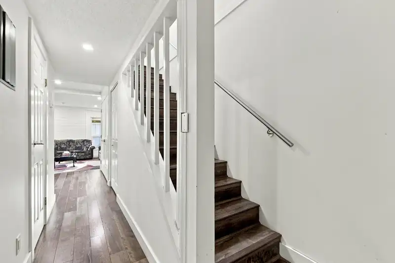 150 7474 138 STREET - photo 4 of 22