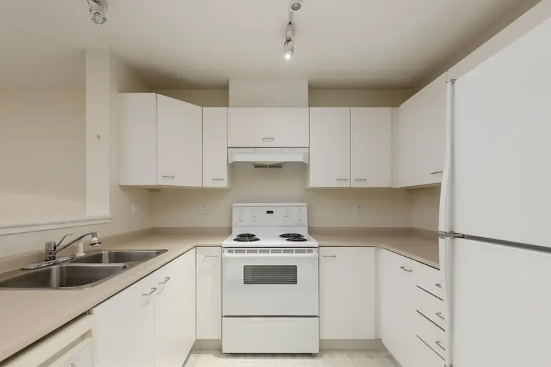 302 1242 TOWN CENTRE BOULEVARD - photo 4 of 17