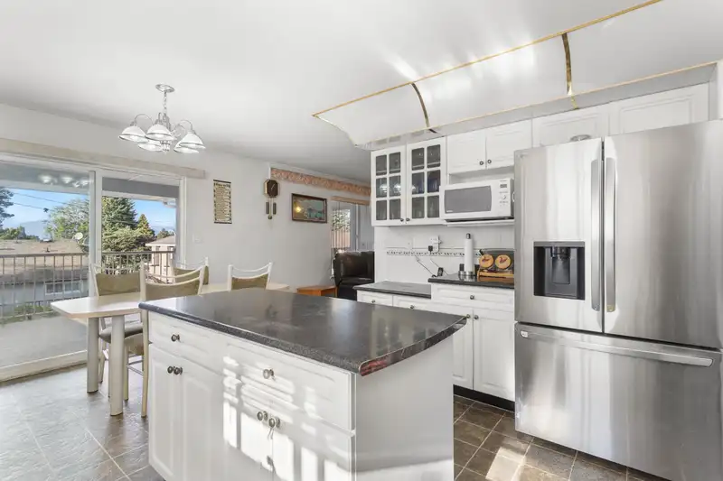 12185 98A AVENUE - photo 3 of 40