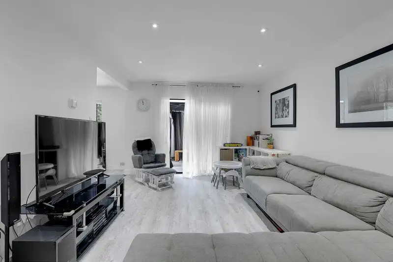 129 14165 104 AVENUE - photo 2 of 27