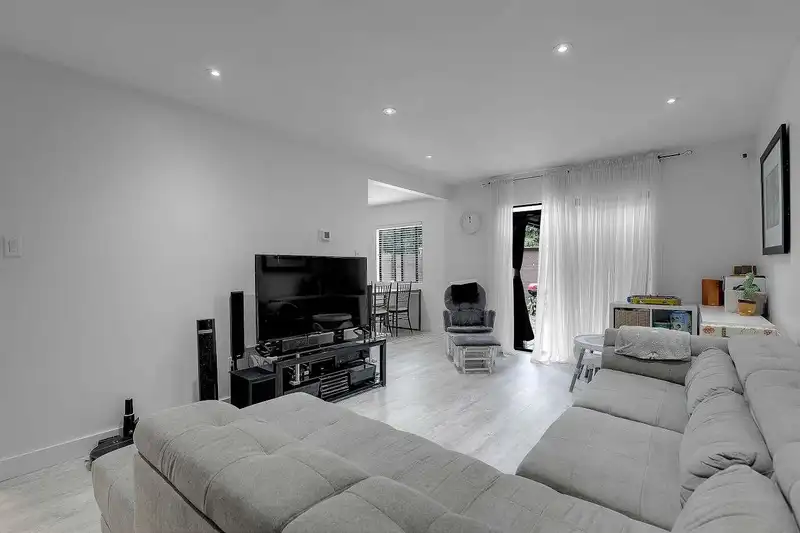 129 14165 104 AVENUE - photo 3 of 27