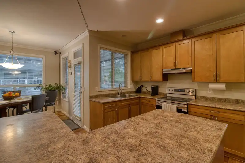 14506 72A AVENUE - photo 3 of 21