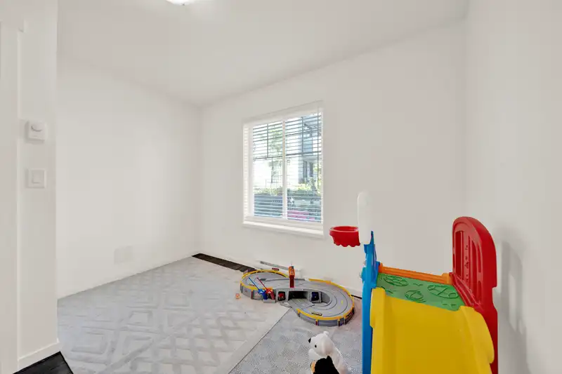 146 15778 85 AVENUE - photo 3 of 33