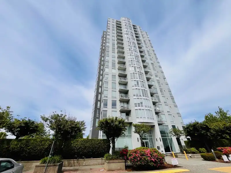 601 14820 104 AVENUE - photo 1 of 19