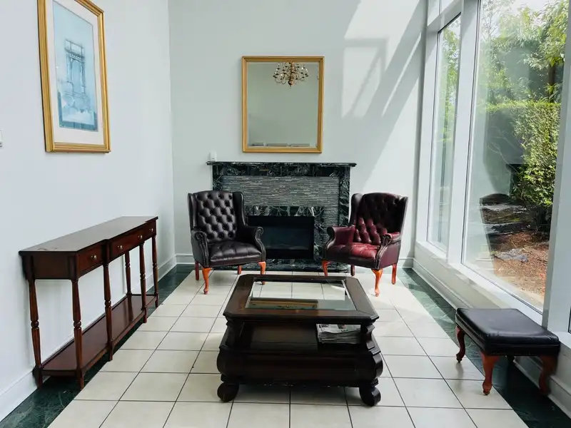 601 14820 104 AVENUE - photo 3 of 19