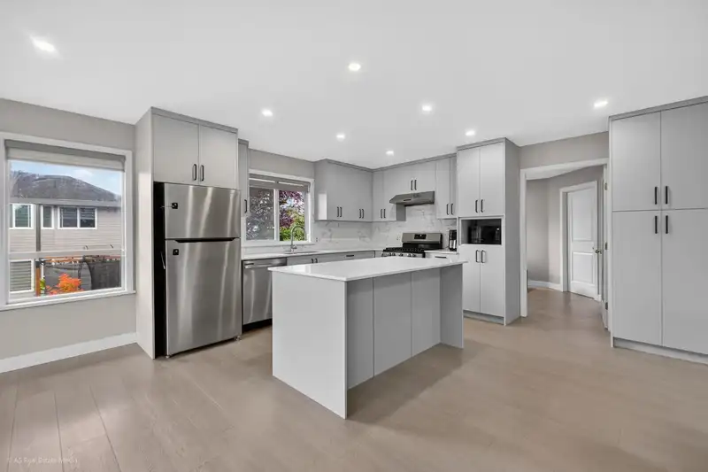 9416 163A STREET - photo 3 of 26