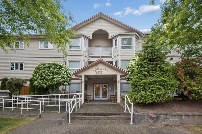 305 5977 177B STREET - photo 1 of 20