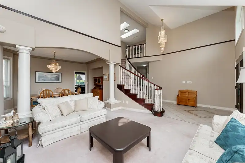 15273 58TH AVENUE - photo 4 of 40