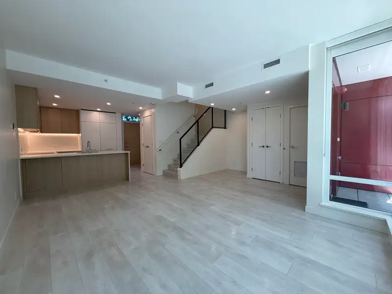 TH10 10388 133 STREET - photo 4 of 26