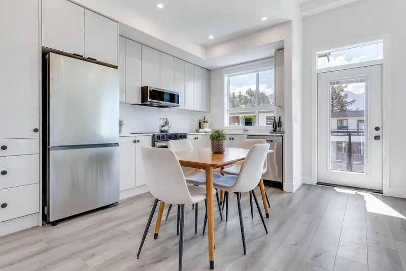 403 45497 CAMPUS DRIVE - photo 3 of 14