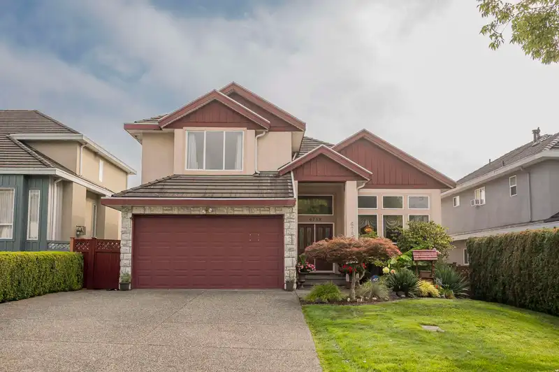 6758 150 STREET - photo 2 of 40