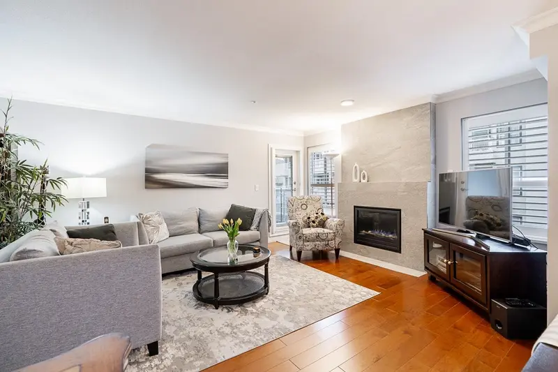 209 15272 20 AVENUE - photo 3 of 25