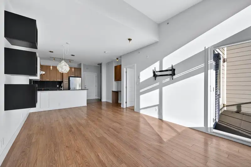 430 15956 86A AVENUE - photo 4 of 40