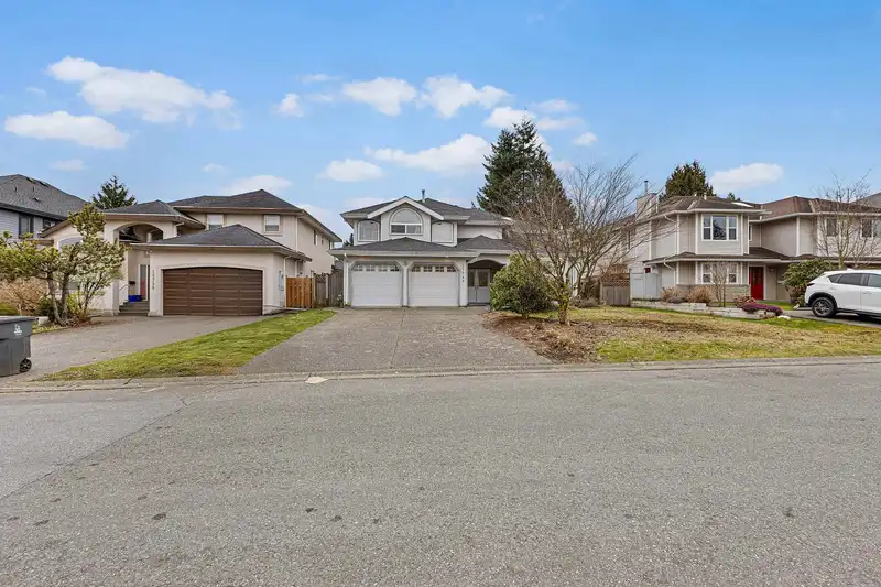15780 99A AVENUE - photo 2 of 40