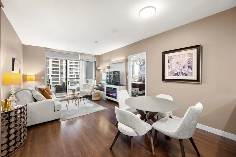 2006 2077 ROSSER AVENUE - photo 2 of 25