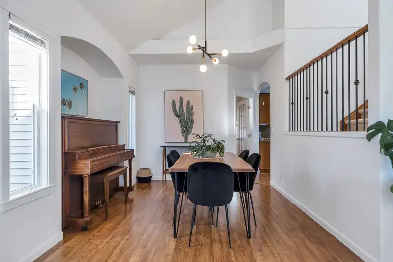18947 69A AVENUE - photo 4 of 40