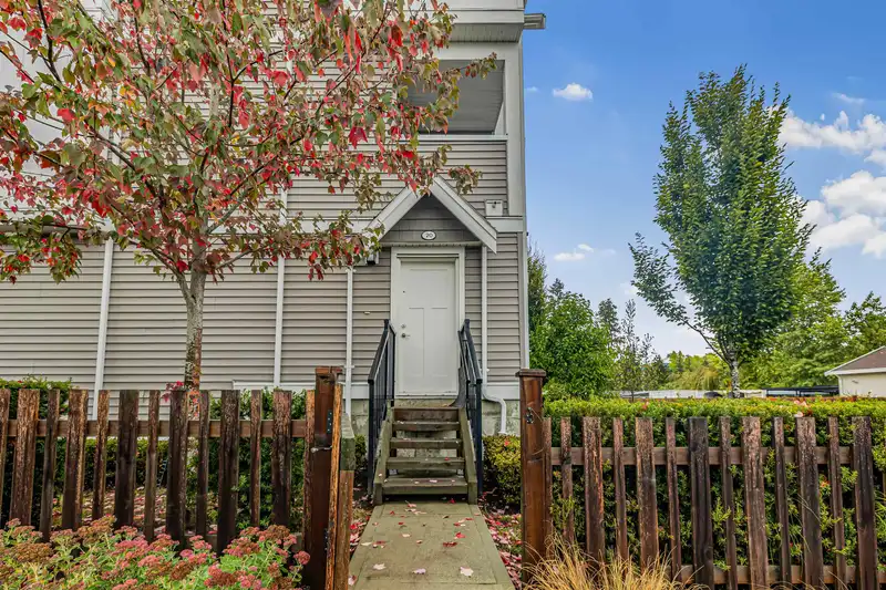 20 8033 166B STREET - photo 2 of 25