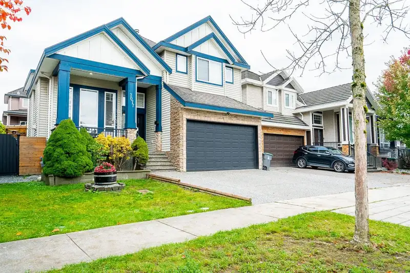 7077 149A STREET - photo 2 of 25