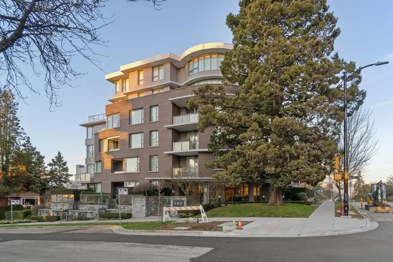 306 505 W 30TH AVENUE - photo 1 of 25